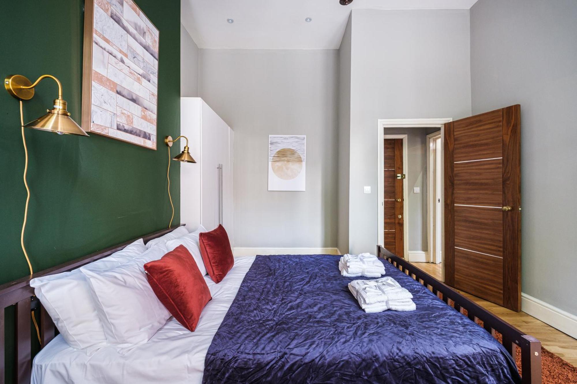 Sunny Corner Apartment In Center Of Лондон Экстерьер фото