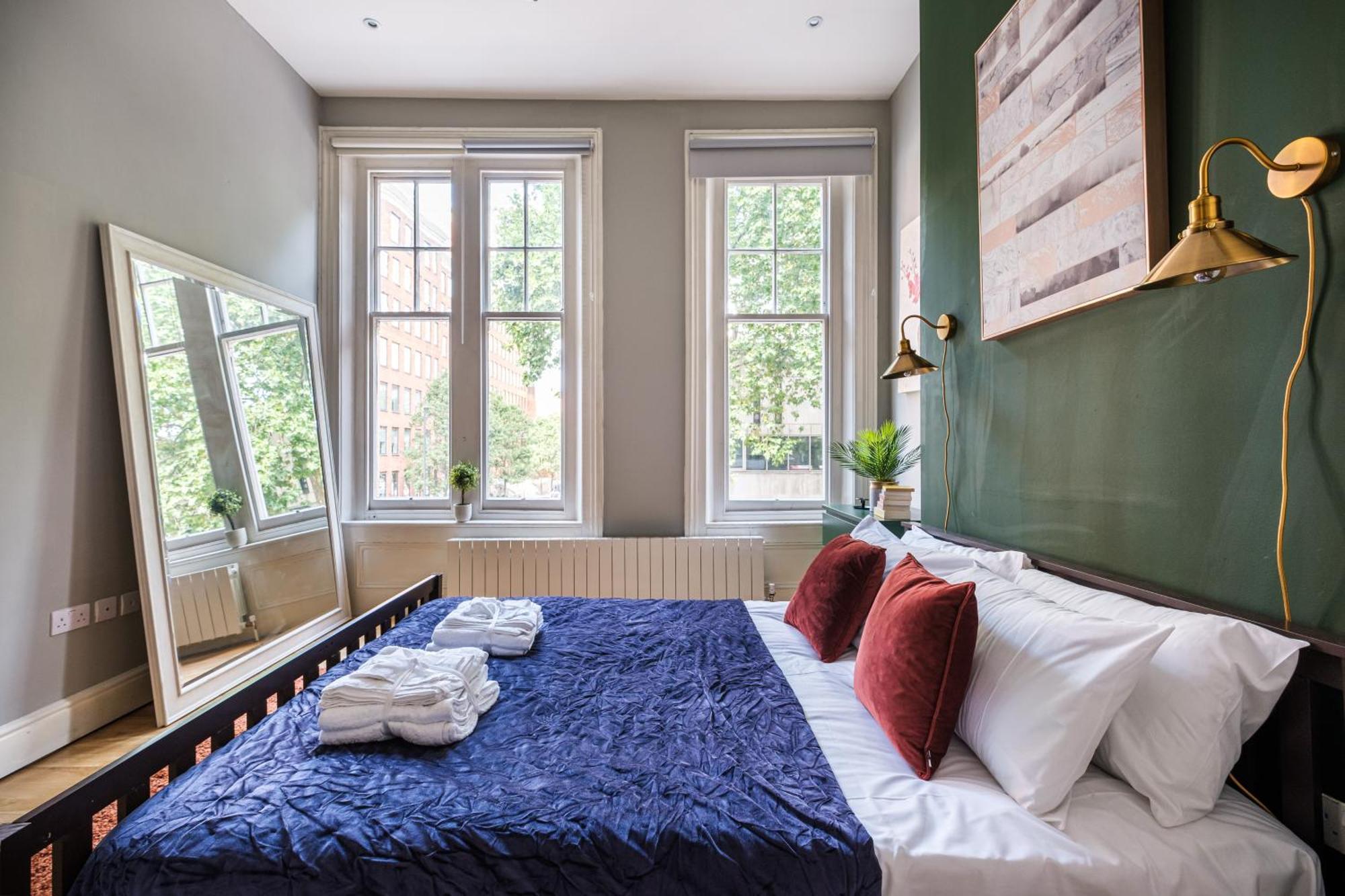 Sunny Corner Apartment In Center Of Лондон Экстерьер фото